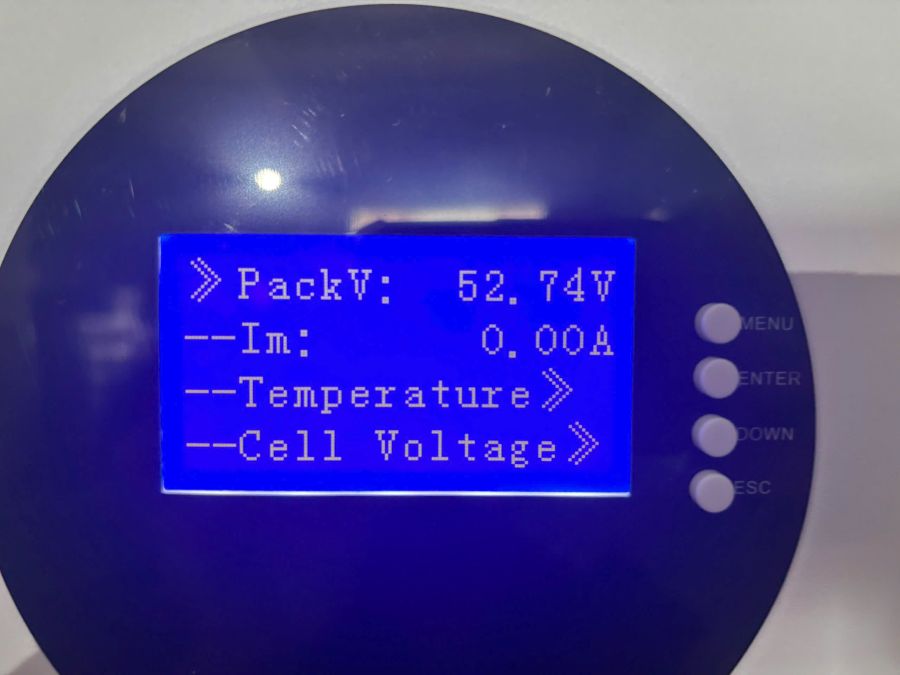 Màn hình của pack pin lưu trữ Gigabox 10S 11.264kWh Màn hình của pack pin lưu trữ Gigabox 10S 11.264kWh