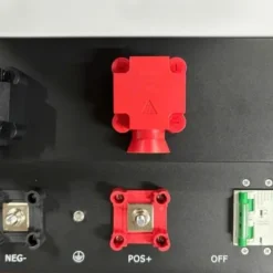 MCB và hai đầu cực của pin lithium Vami 51.2V314Ah