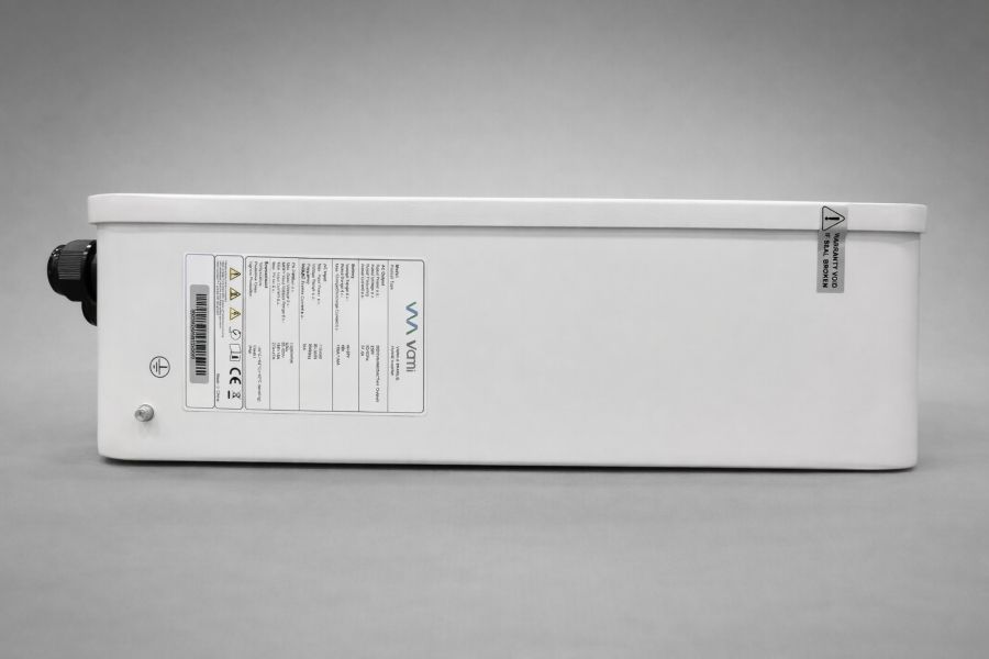 Mặt bên và tem thông số kỹ thuật của Inverter Vami