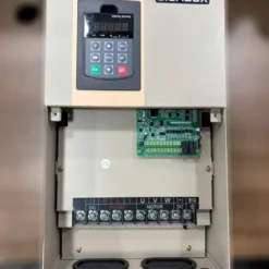 Mặt trước của biến tần bơm năng lượng mặt trời 3 pha 22kW