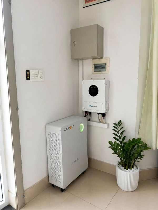 Hệ hybrid 6kW lưu trữ 16kWh sử dụng Hybrid Vami và pin lưu trữ Luxwatt 314Ah